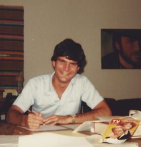 Joe Toplyn writes a spec episode of "Hart to Hart" in his first apartment, in White Plains, NY, during the summer of 1980